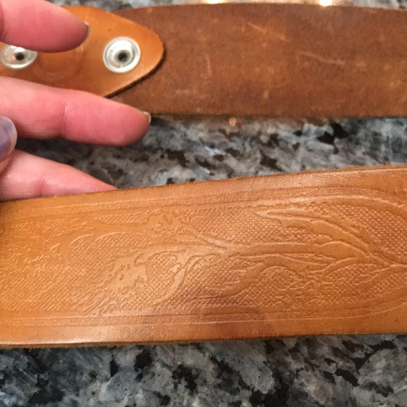 1978 Chris brass buckle genuine leather tooled belt - Picture 7 of 8